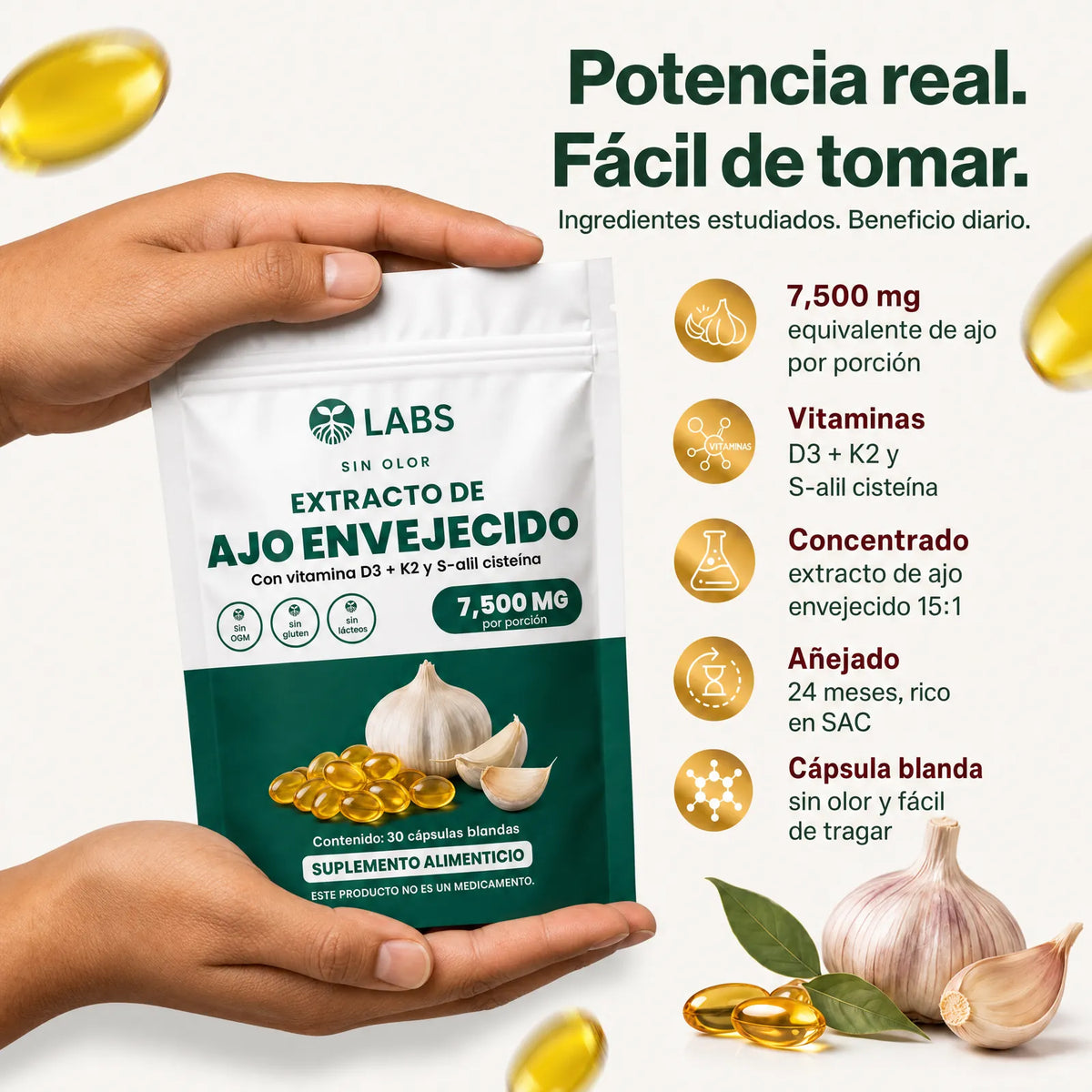 Manos sosteniendo la bolsa de Extracto de Ajo Envejecido Raíces Labs